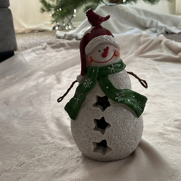 iessentials Rechargeable Wireless Holiday Speaker with Ambient Lighting - Picture 5 of 9